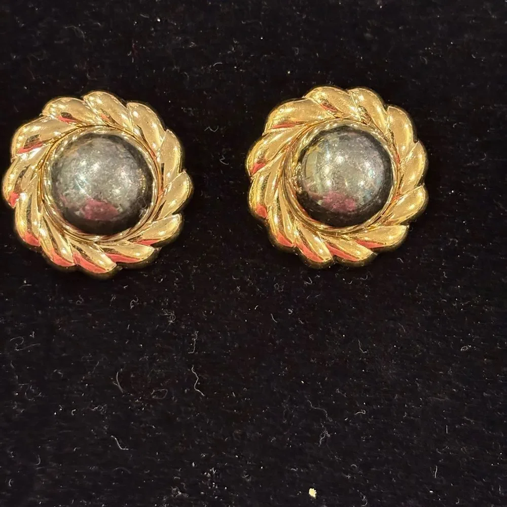 VTG Erwin Pearl Hematite Gold Tone Clip Earrings